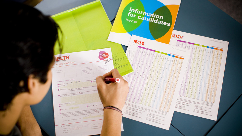 Lộ Trình Luyện Thi IELTS Hiệu Quả Từ A-Z Cho Người Mới Bắt Đầu